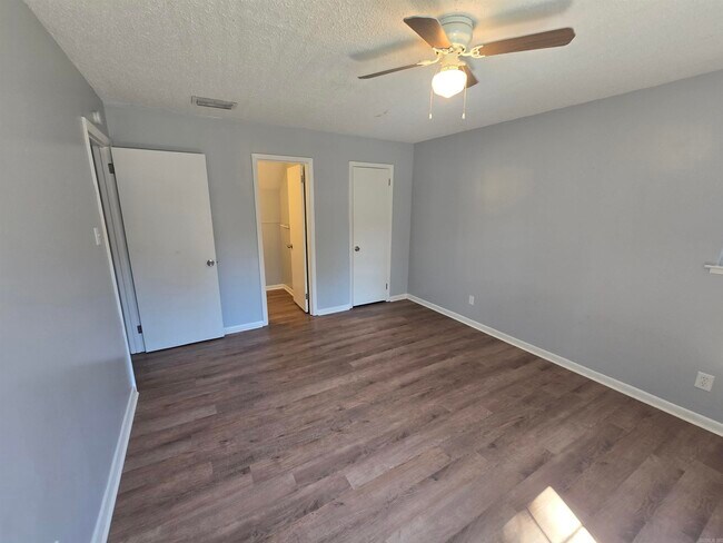 Building Photo - 10318 Independence Ln