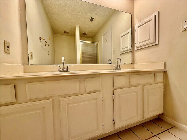 Building Photo - 2603 Quarry Hill Rd