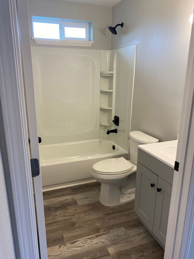 Building Photo - Coming Soon!!! High End Brand New 2Bed/1Bath Backyard Additional Dwelling Available NOW!