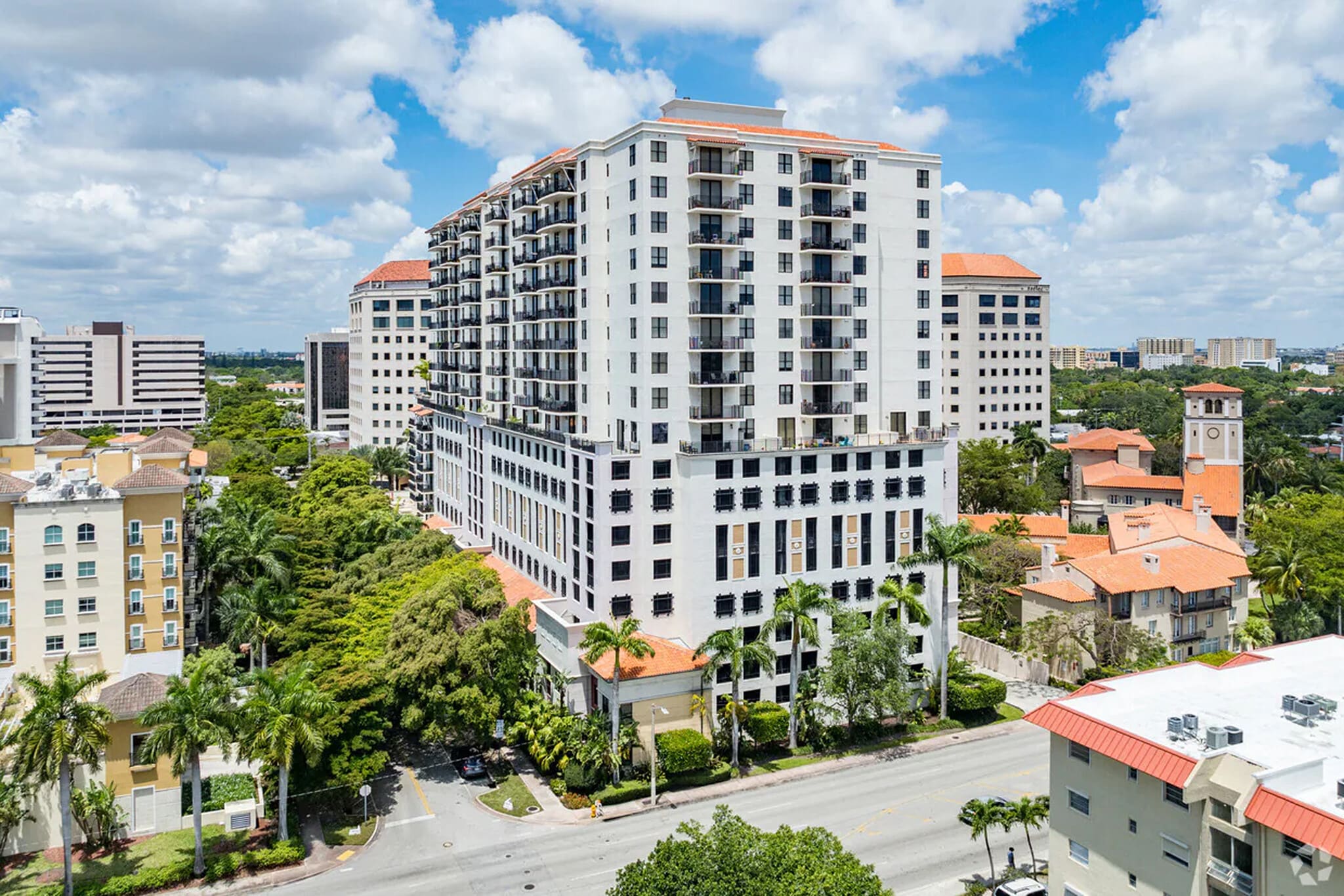 Building Photo - 888 S Douglas Rd