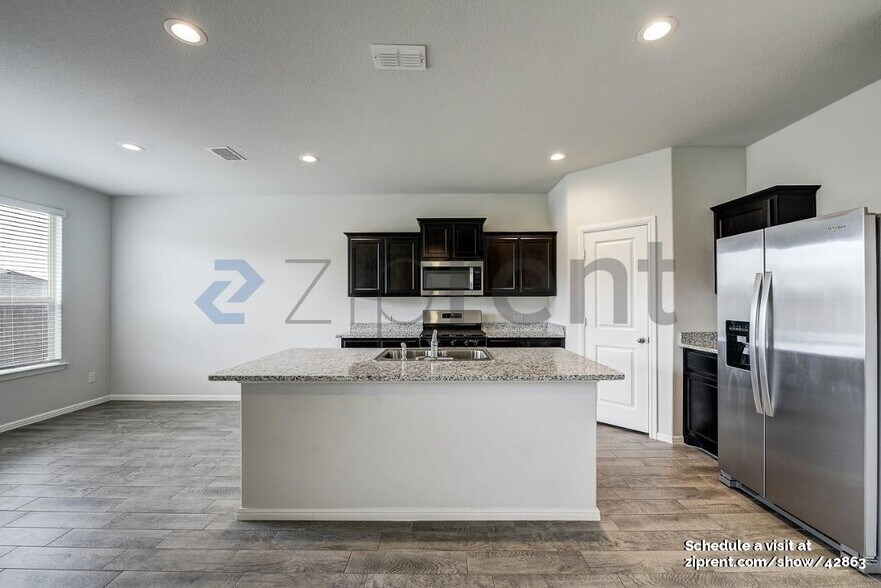 Building Photo - 9720 Fallston Dr