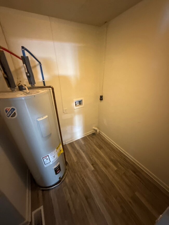 Building Photo - 3104 N Webster Ave