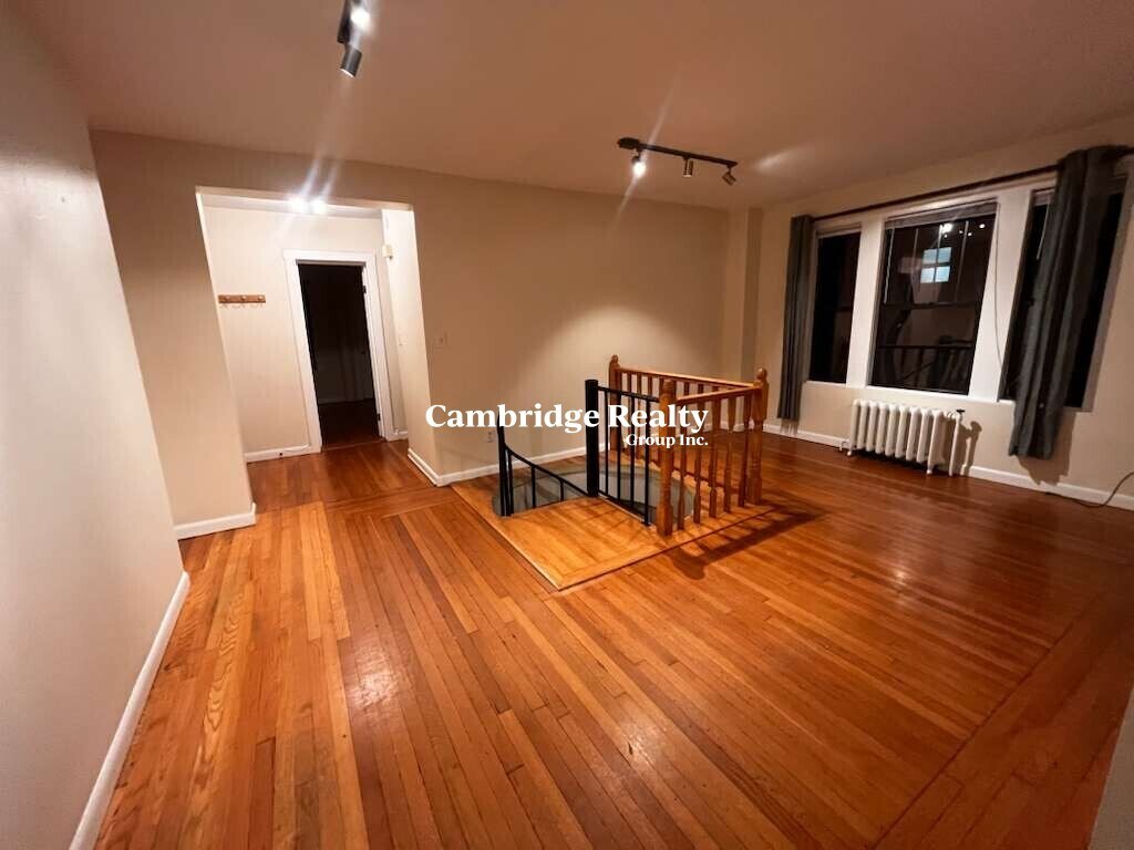 Building Photo - 458 Park Dr