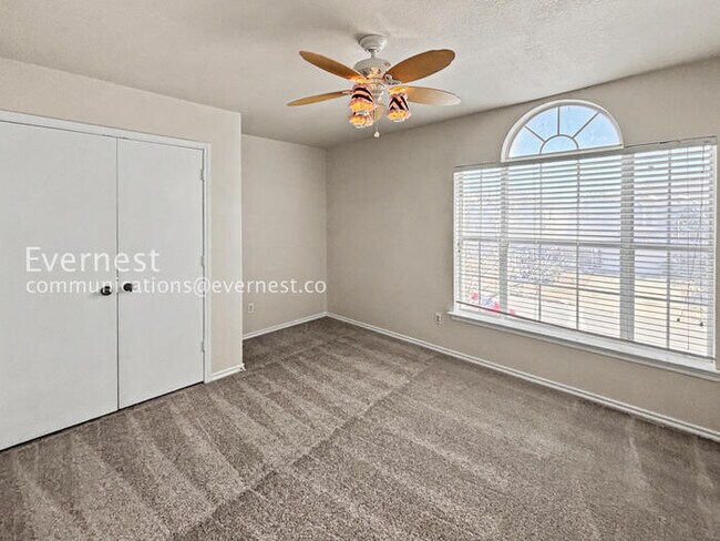 Building Photo - Charming 4-Bedroom Haven with Fireplace and Serene Outdoor Living / Pet-Friendly / Available Now!