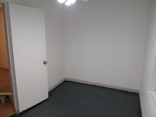 Building Photo - 2 Bedroom 1 Bathroom - Northeast Arts Dist...