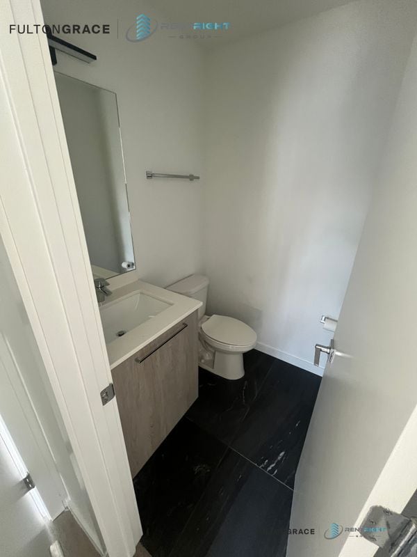 Building Photo - 7621 N Sheridan Rd