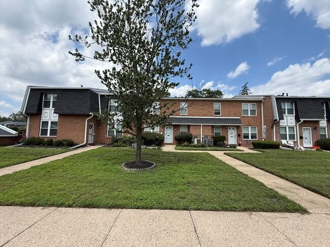 Building Photo - 2041 Harbour Dr