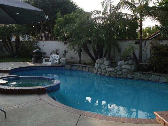 Building Photo - 20405 Via Sonador