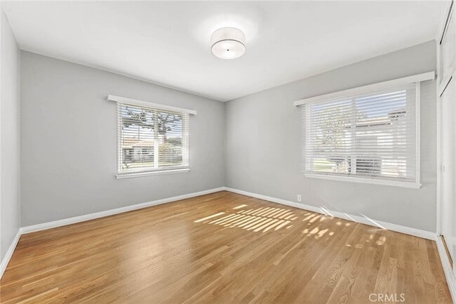 Building Photo - 1505 N Rosewood Ave