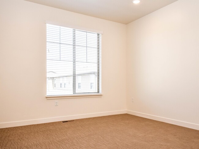Building Photo - 2021 N 200 E