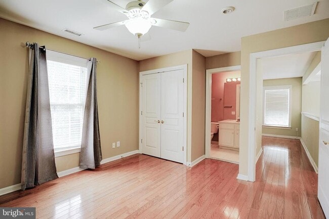 Building Photo - 15 Ridings Way