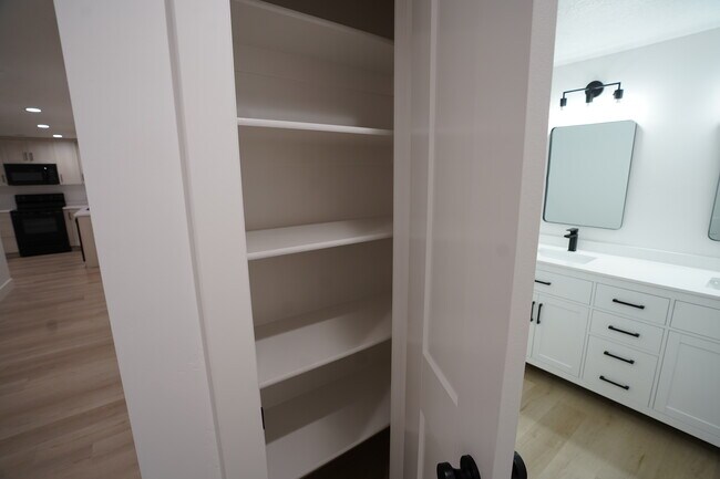 Building Photo - 428 S 975 W