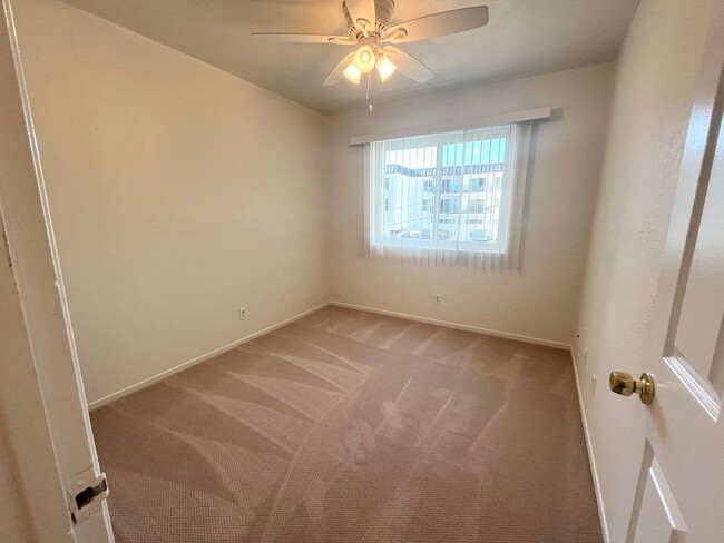 Building Photo - 3 BLOCKS TO MISSION BAY! SPACIOUS 2BD/1BA TOP FLOOR APARTMENT W/ GARAGE!!! $3,200/mo