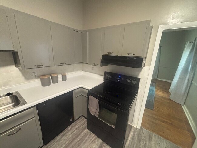 Building Photo - 1115 N Carlos Ave