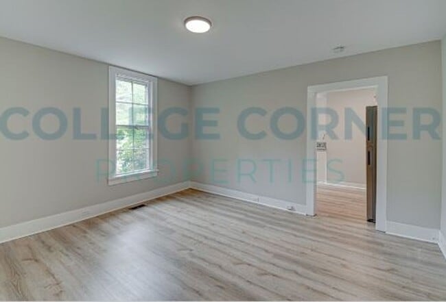 Building Photo - 639 S Poplar St