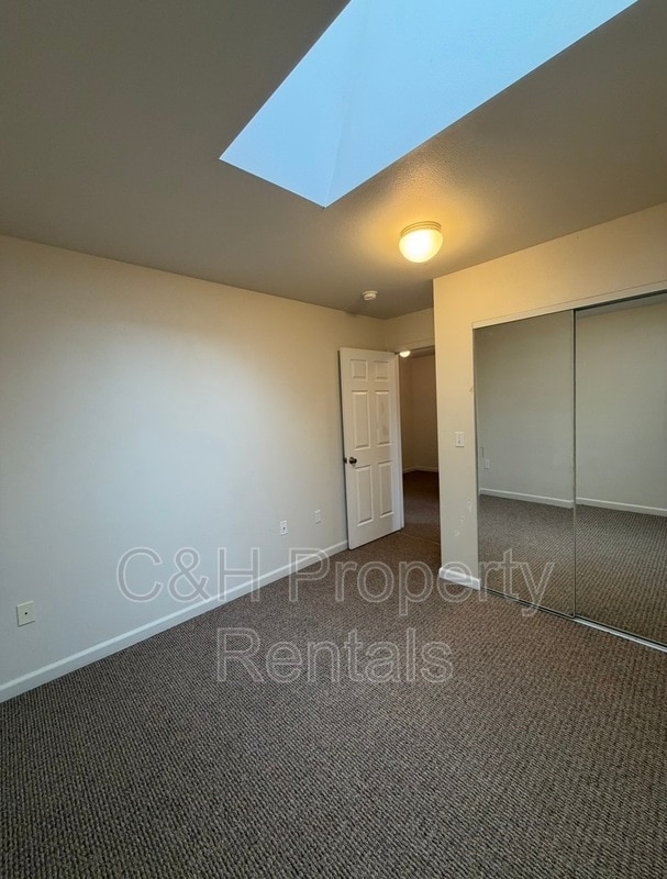 Building Photo - 406 1st St SE