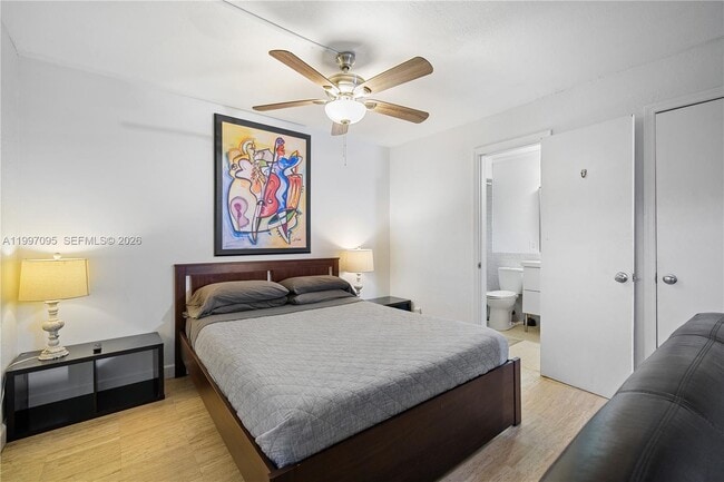 Building Photo - 1181 NE 160th St