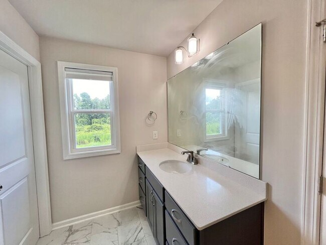 Building Photo - 120 Alta Crst Ln