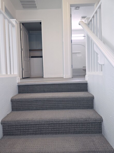 Building Photo - 5809 S 35th Pl