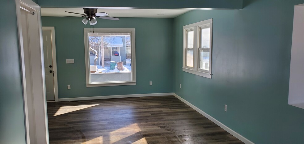 Living room / dinning room - 532 Lathrop St