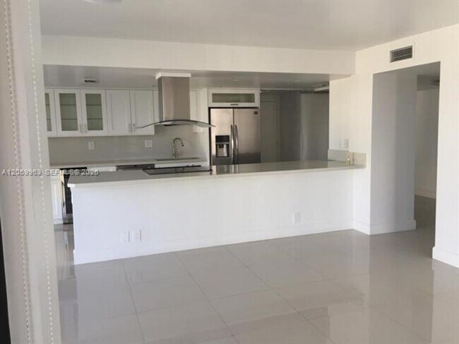 Building Photo - 1111 Crandon Blvd