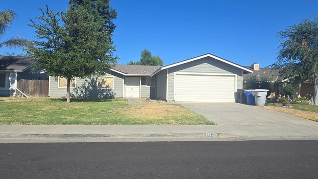 Building Photo - 3 BR 2 BA