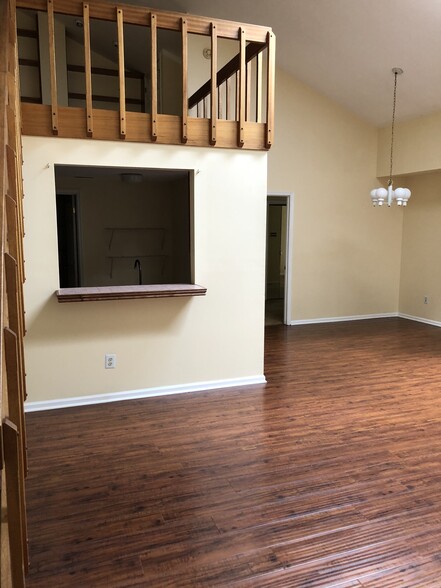 Building Photo - 506 Mountainview Dr