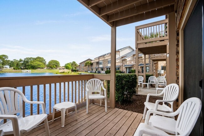 Building Photo - Seasonal Rental Available Now-3/31/26-Wifi...