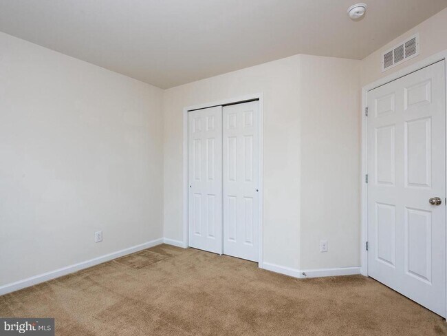 Building Photo - 15 Eagle Ln