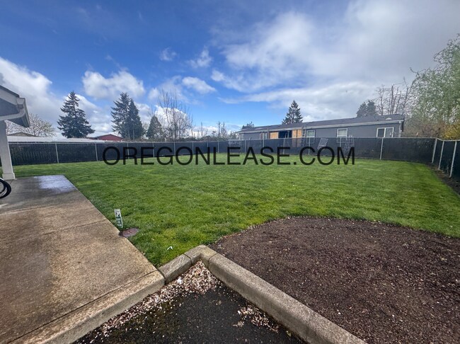 Building Photo - 1100 Q St