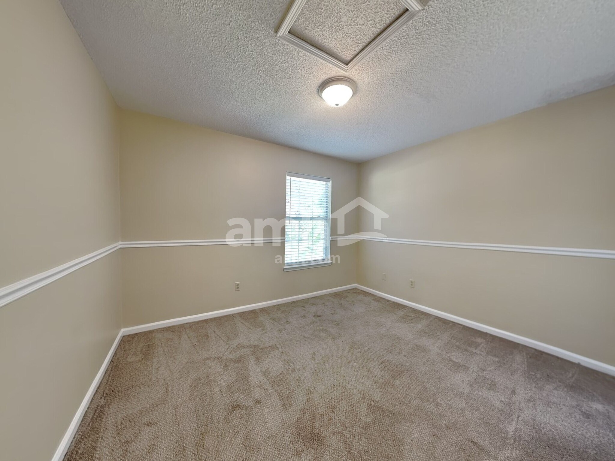 Building Photo - 325 Willow Green Dr