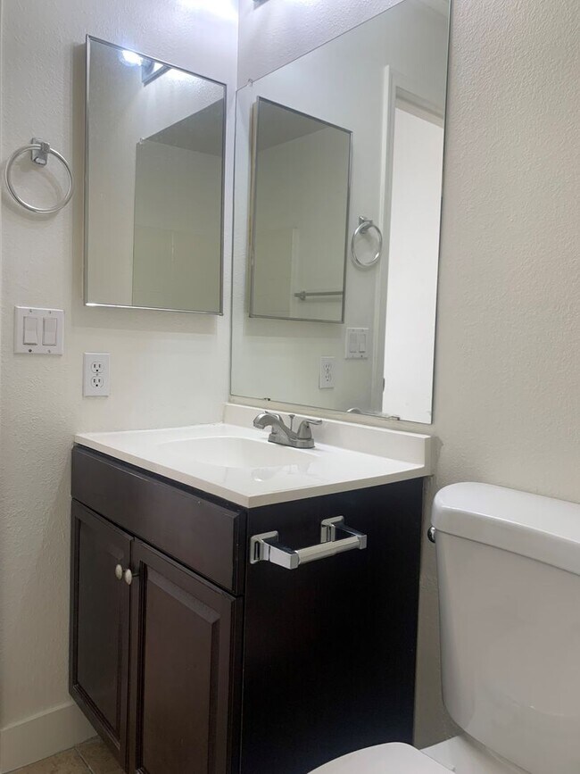 Building Photo - **MOVE-IN SPECIAL 50% OFF MOVE-IN MONTH!!!!** Ready Now!! 3BR 2.5BA located in Chandler - Cross S...