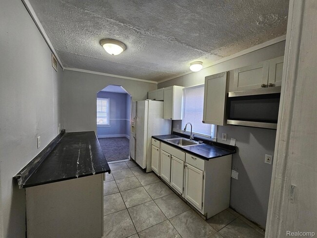 Building Photo - 6828 Meadow Ave