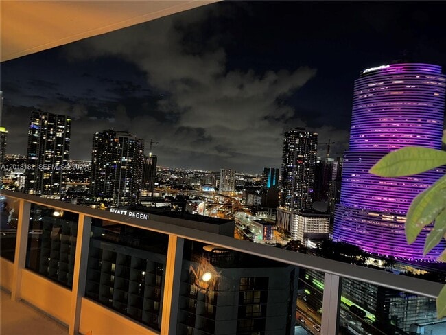 Building Photo - 200 Biscayne Blvd Way