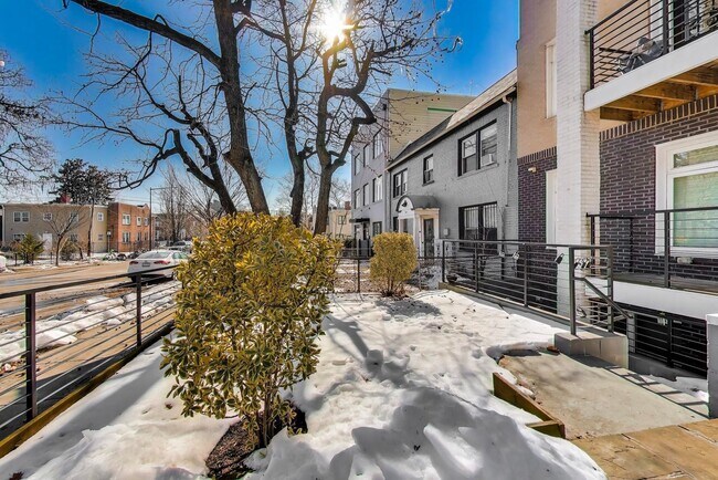 Building Photo - 1220 19th St NE