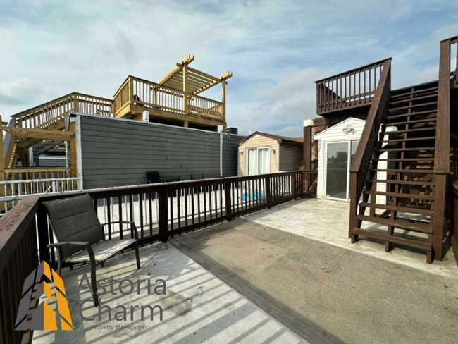 Building Photo - 3 Bedroom Home with Rooftop Views and Modern Finishes