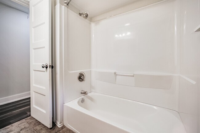 Building Photo - 4924 Mimosa Dr