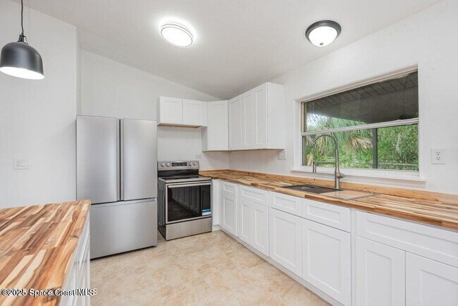 Building Photo - 4085 Cypress Bend