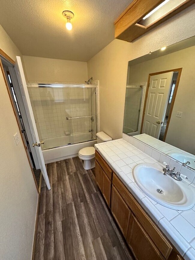 Building Photo - Large 3BR 2Bath Home with balcony available for a Long term Rental. Call me today!