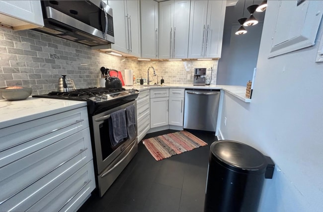 Building Photo - 939 Longfellow St NW