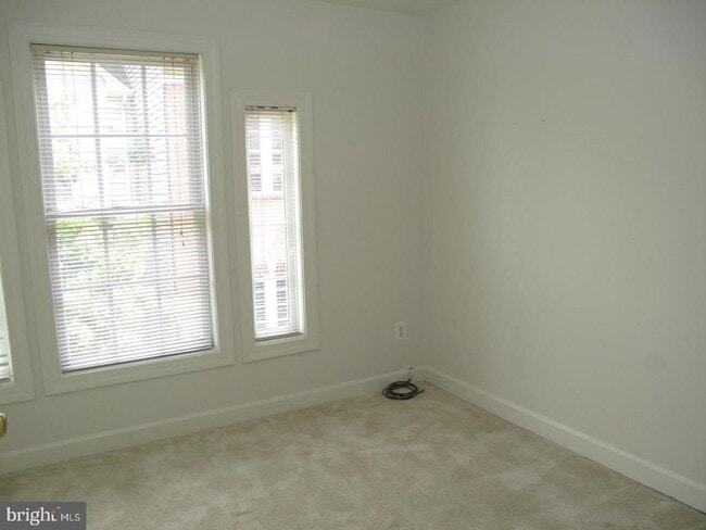 Building Photo - 8176 Skelton Cir