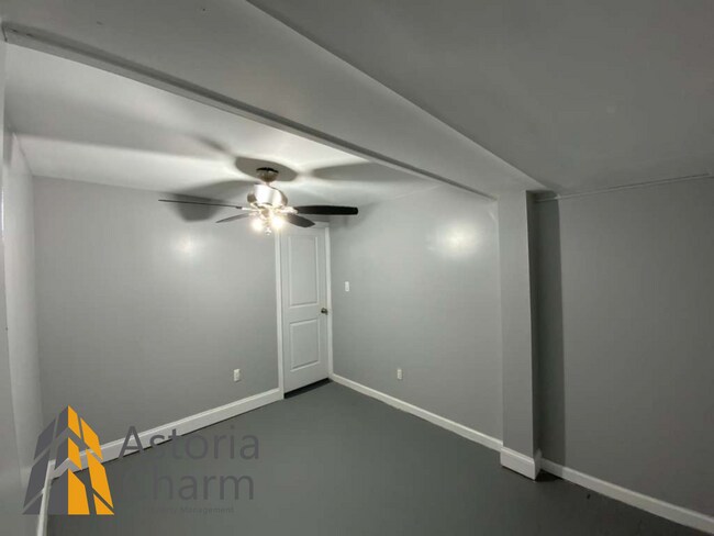 Building Photo - 3 Bedroom Home with Den and Fenced Yard in Quiet Neighborhood