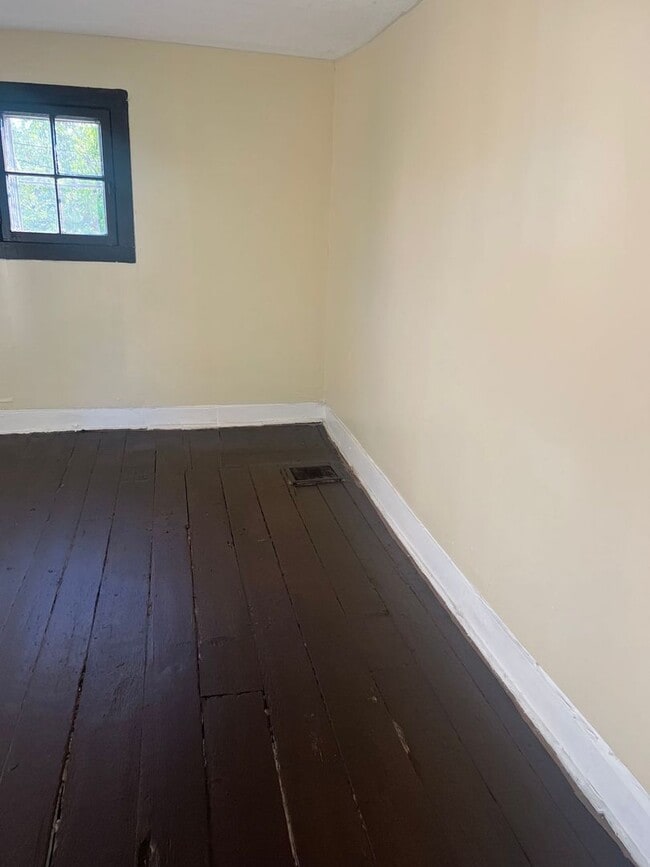 Building Photo - 3 bedroom house