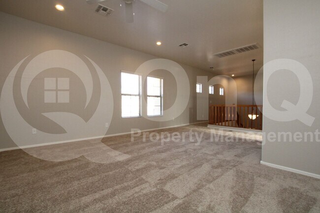 Building Photo - 2039 W Olive Way