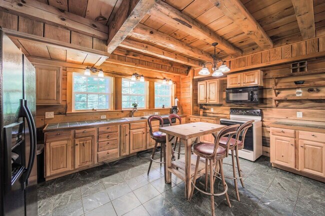 Building Photo - 195 Black Bear Dr