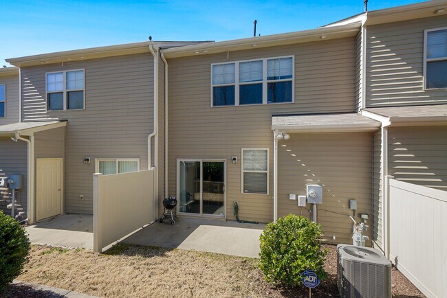 Building Photo - Stylish and Spacious 3bd/2.5ba Townhome w/ Garage in SE Durham!