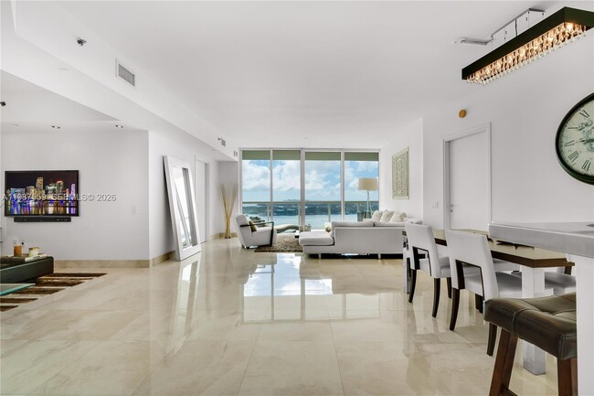 Building Photo - 450 Alton Rd