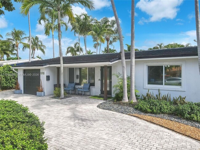 Building Photo - 1715 NE 40th St