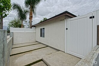 Building Photo - NEWLY BUILT, LUXURIOUS & BRIGHT, 1BR1BA AD...