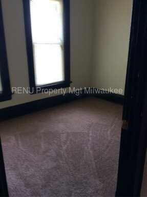 Building Photo - Beautiful Upper Duplex